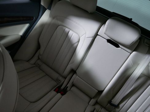 Used 2018 Audi Q5 2.0T Premium Plus w/ Premium Plus Package image 12