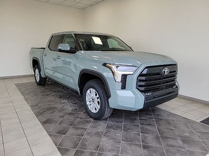 New 2026 Toyota Tundra SR5 w/ SR5 Premium Package