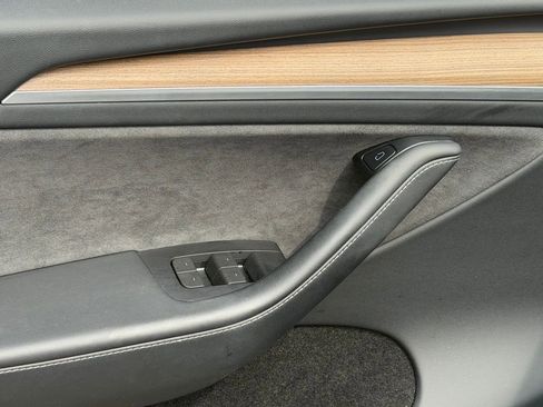 Used 2024 Tesla Model Y Long Range image 29