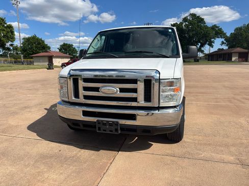 Used 2014 Ford E-350 and Econoline 350 XLT RWD image 4