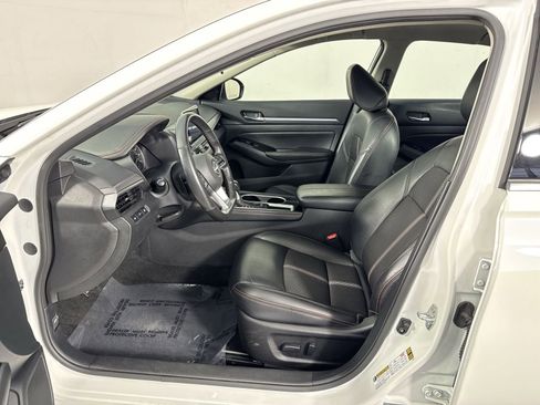 Certified 2024 Nissan Altima 2.5 SR image 4