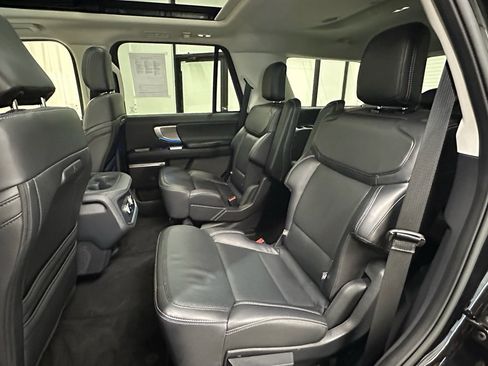 Used 2025 Ford Expedition Platinum image 15