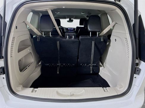 Used 2023 Chrysler Pacifica Touring-L FWD image 24
