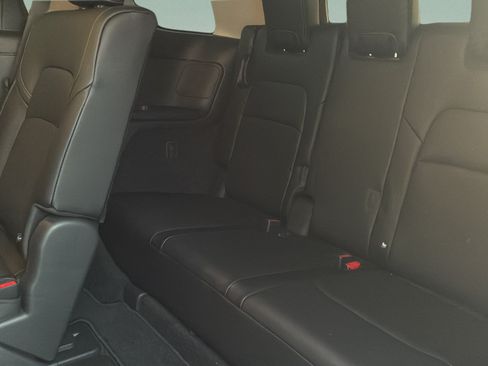 Used 2025 Nissan Pathfinder SL FWD image 23