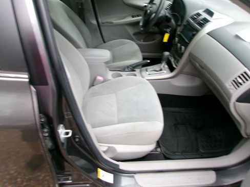 Used 2013 Toyota Corolla LE FWD image 5