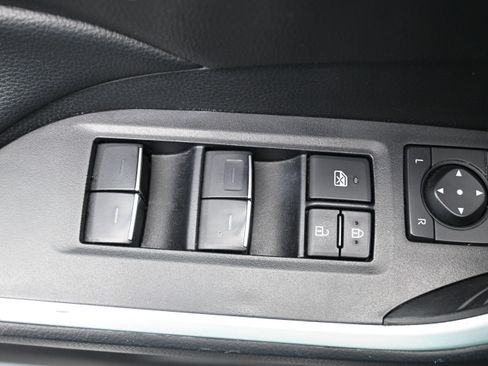 Used 2025 Toyota RAV4 XLE FWD image 14