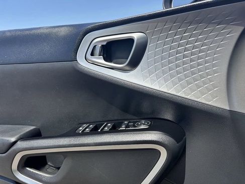 Used 2023 Kia Soul LX w/ Option Group 015 FWD image 21