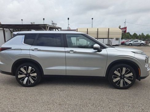 Used 2025 Mitsubishi Outlander SE AWD/4WD image 5