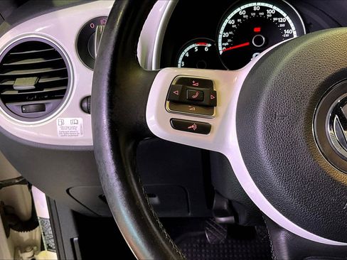 Used 2014 Volkswagen Beetle TDI image 11