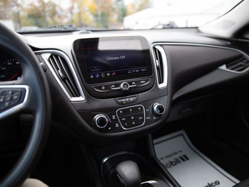 Used 2022 Chevrolet Malibu LT image 14