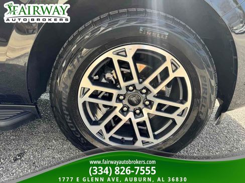 Used 2025 Ford Expedition Active image 36