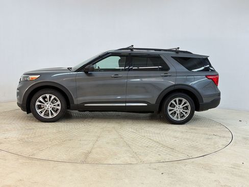 Used 2021 Ford Explorer XLT w/ Equipment Group 202A image 2