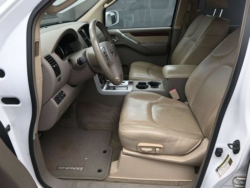 Used 2010 Nissan Pathfinder LE w/ Navigation Pkg AWD/4WD image 19