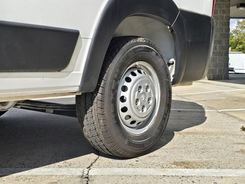 Used 2025 RAM ProMaster 2500 w/ Convenience Group image 11