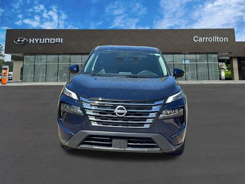 Used 2025 Nissan Rogue SV FWD image 2