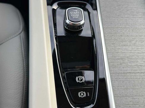 Used 2025 Volvo XC60 B5 Plus w/ Protection Package Premier image 31