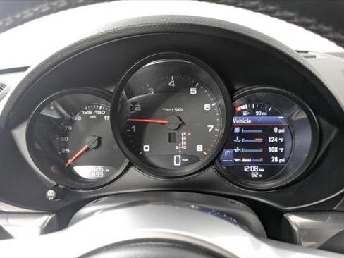 Used 2018 Porsche 718 Cayman RWD image 21