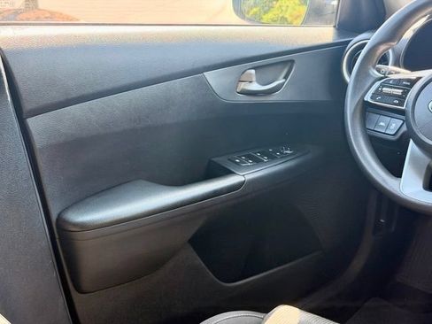 Used 2021 Kia Forte LXS FWD image 21