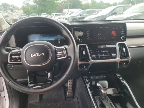 Certified 2023 Kia Sorento SX Prestige AWD/4WD image 12