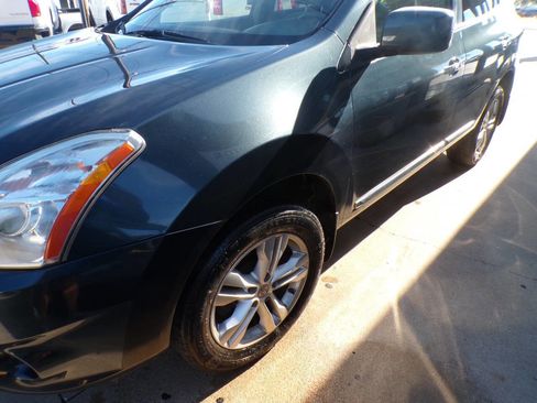 Used 2013 Nissan Rogue SV w/ Premium Pkg image 3