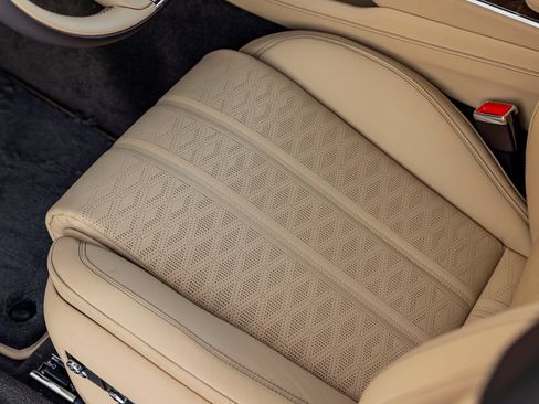Used 2025 Bentley Flying Spur Plug-In Hybrid AWD/4WD image 18
