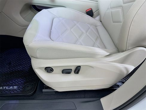 New 2026 Volkswagen Atlas SE image 9