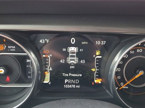 Used 2018 Jeep Wrangler Unlimited Sahara w/ Safety Group image 19