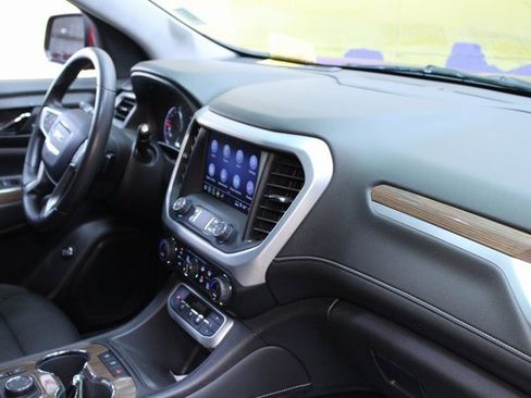 Used 2023 GMC Acadia SLE image 9