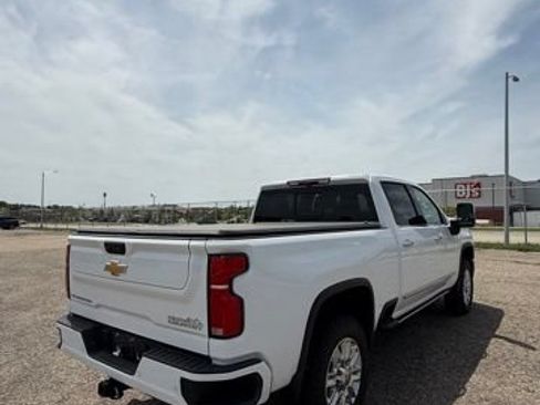 Used 2025 Chevrolet Silverado 2500 High Country w/ Technology Package AWD/4WD image 5