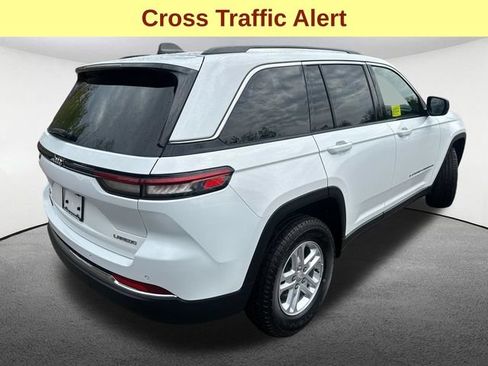 Used 2023 Jeep Grand Cherokee Laredo w/ Luxury Tech Group I AWD/4WD image 10