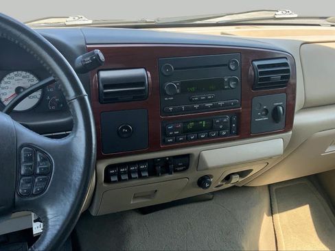 Used 2005 Ford F250 Lariat RWD image 6