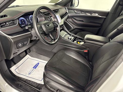 Used 2022 Jeep Grand Cherokee Trailhawk w/ Luxury Tech Group III image 11