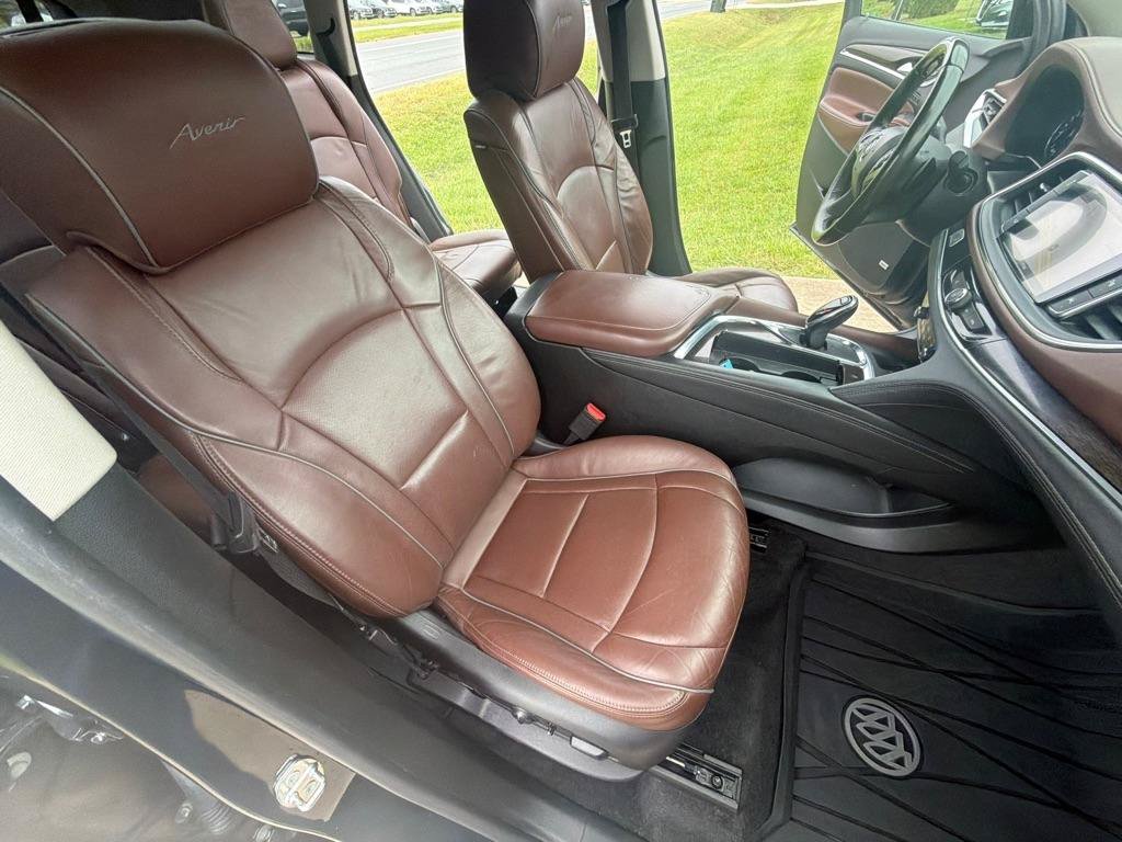 Used 2018 Buick Enclave Avenir w/ Avenir Technology Package FWD image 32