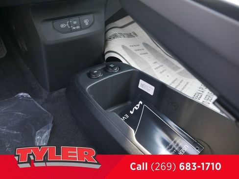 New 2025 Kia EV6 Light w/ Light LR Technology Package image 34