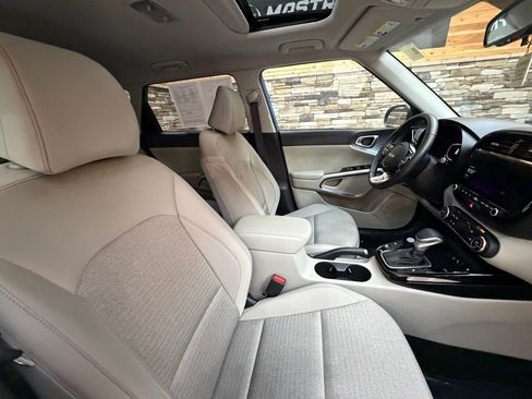 Used 2023 Kia Soul EX FWD image 14