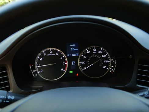 Used 2013 Acura ILX w/ Technology Package image 2