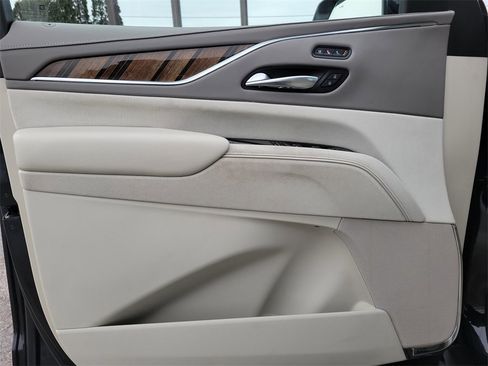 Certified 2022 Cadillac Escalade Premium Luxury Platinum image 20