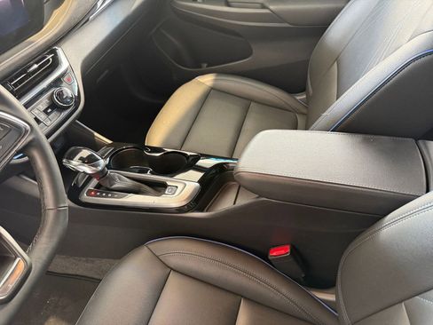 Used 2025 Buick Envista Sport Touring image 41