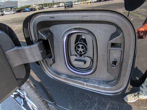 New 2025 GMC Sierra EV Denali image 9