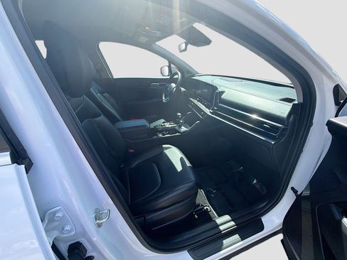 Used 2024 Kia Sportage EX image 32