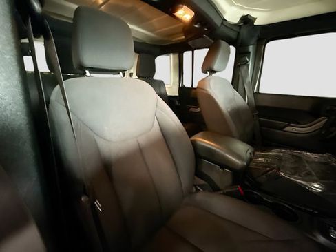 Used 2018 Jeep Wrangler Unlimited Sport w/ Connectivity Group AWD/4WD image 23
