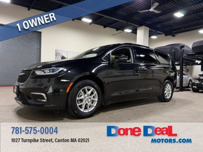 Used 2023 Chrysler Pacifica Touring-L