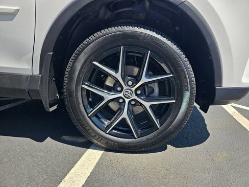 Used 2018 Toyota RAV4 SE w/ Advanced Technology Package AWD/4WD image 9