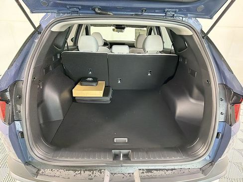 Used 2025 Hyundai Tucson SE image 28
