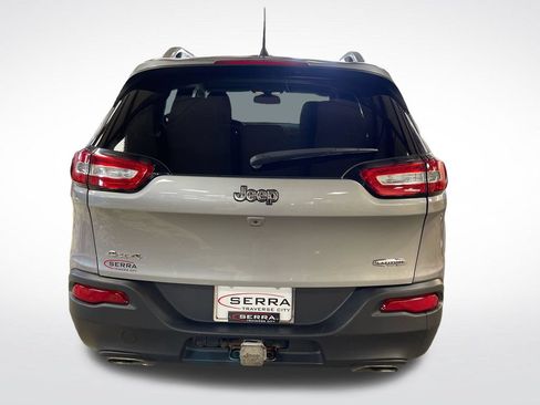 Used 2017 Jeep Cherokee Latitude w/ Cold Weather Group AWD/4WD image 4