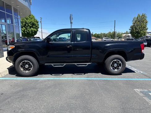 Used 2017 Toyota Tacoma SR w/ SR Convenience Package AWD/4WD image 2