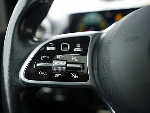 Used 2023 Mercedes-Benz GLB 250 image 49