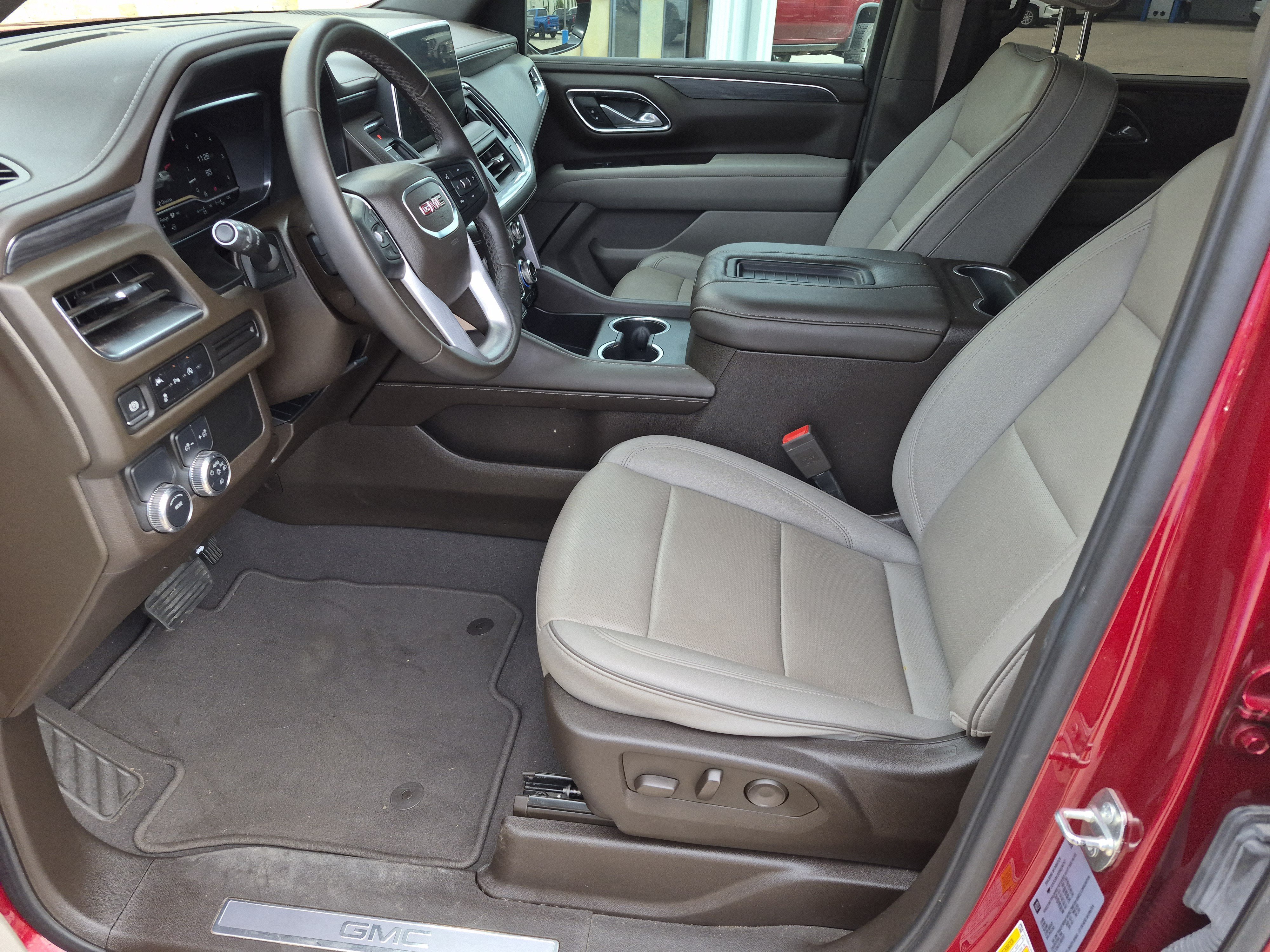 Used 2024 GMC Yukon SLT RWD image 11