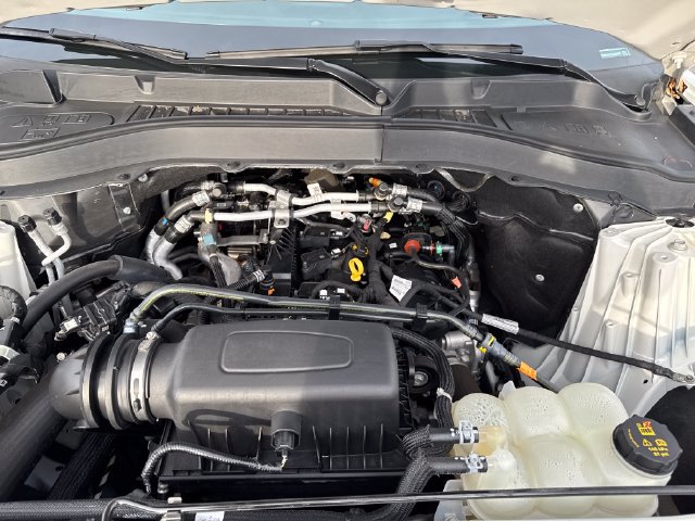 Used 2021 Ford Explorer XLT w/ Equipment Group 202A AWD/4WD image 22