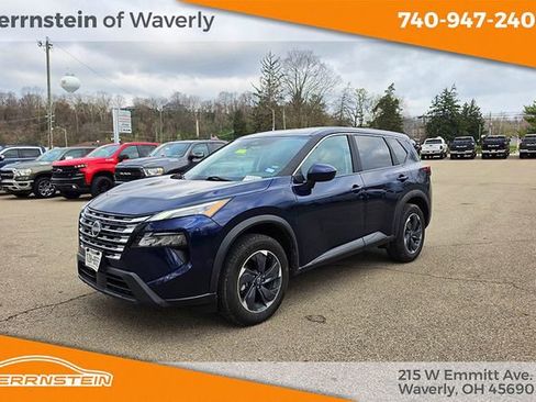 Used 2024 Nissan Rogue SV image 3